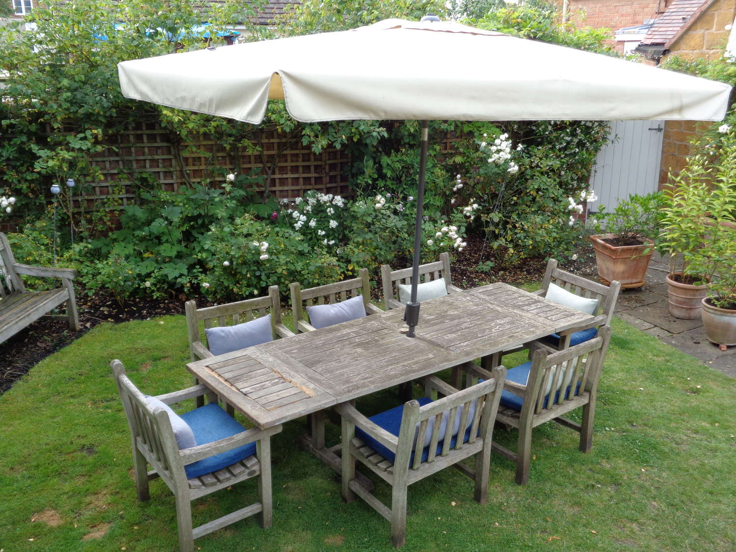Garden Teak Extending Table, 7 Armchairs, Parasol & Stand + Cushions