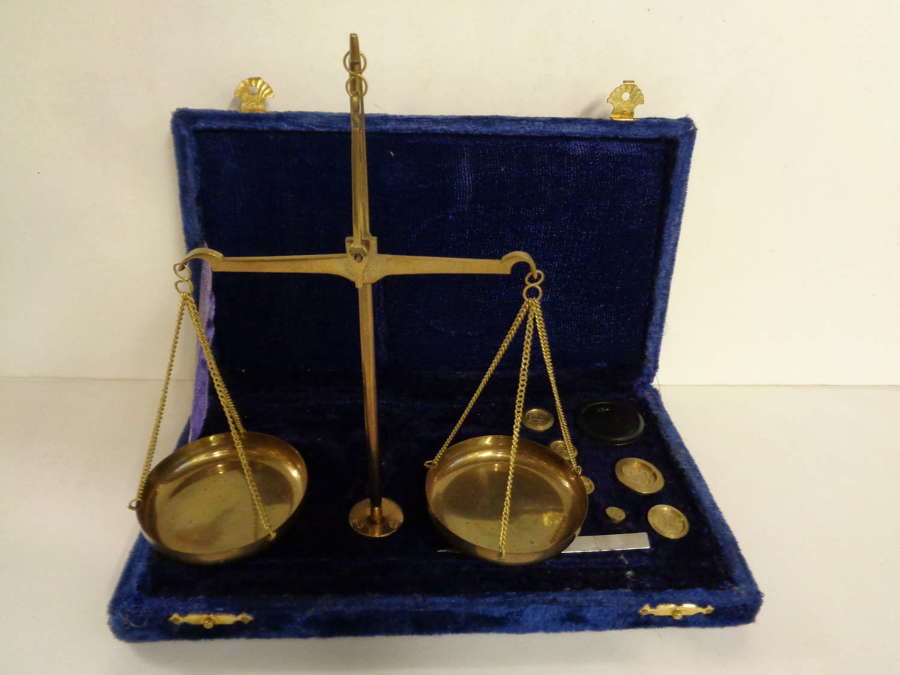 Vintage Travelling 'GOLD' Weighing Scales