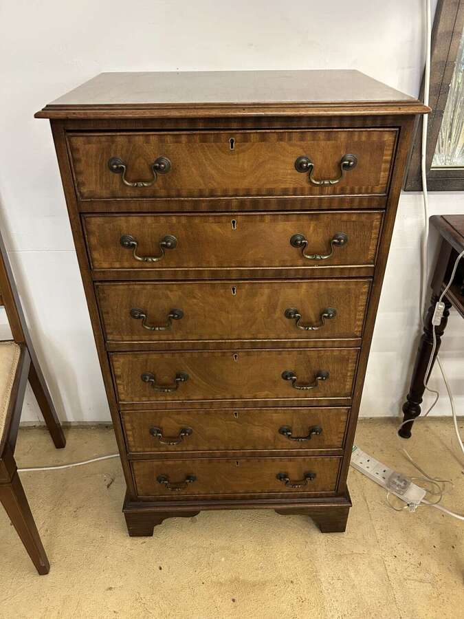 Antique Mahogany Chest of Drawers